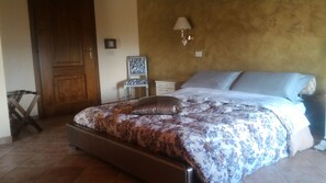 Suite | Escriptori, cortines opaques, planxa i posts de planxar i wifi gratuïta 