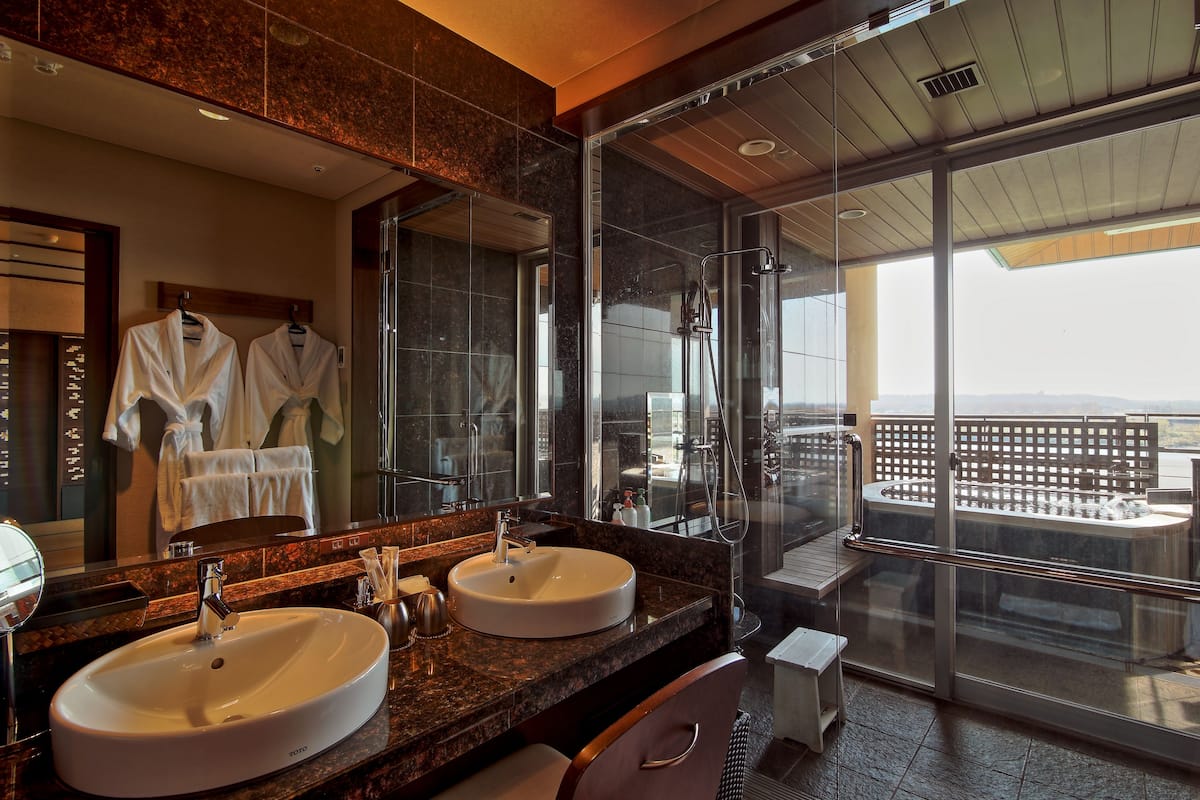 spring water bathtub, free toiletries, hair dryer, slippers