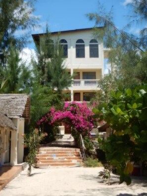 Entrada al alojamiento