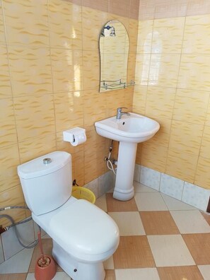Shower, free toiletries, slippers, towels