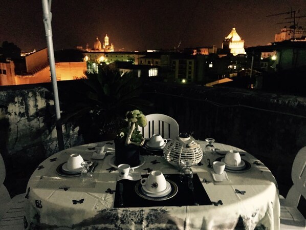 Outdoor dining - Camelot B&B Palermo (Palermo)