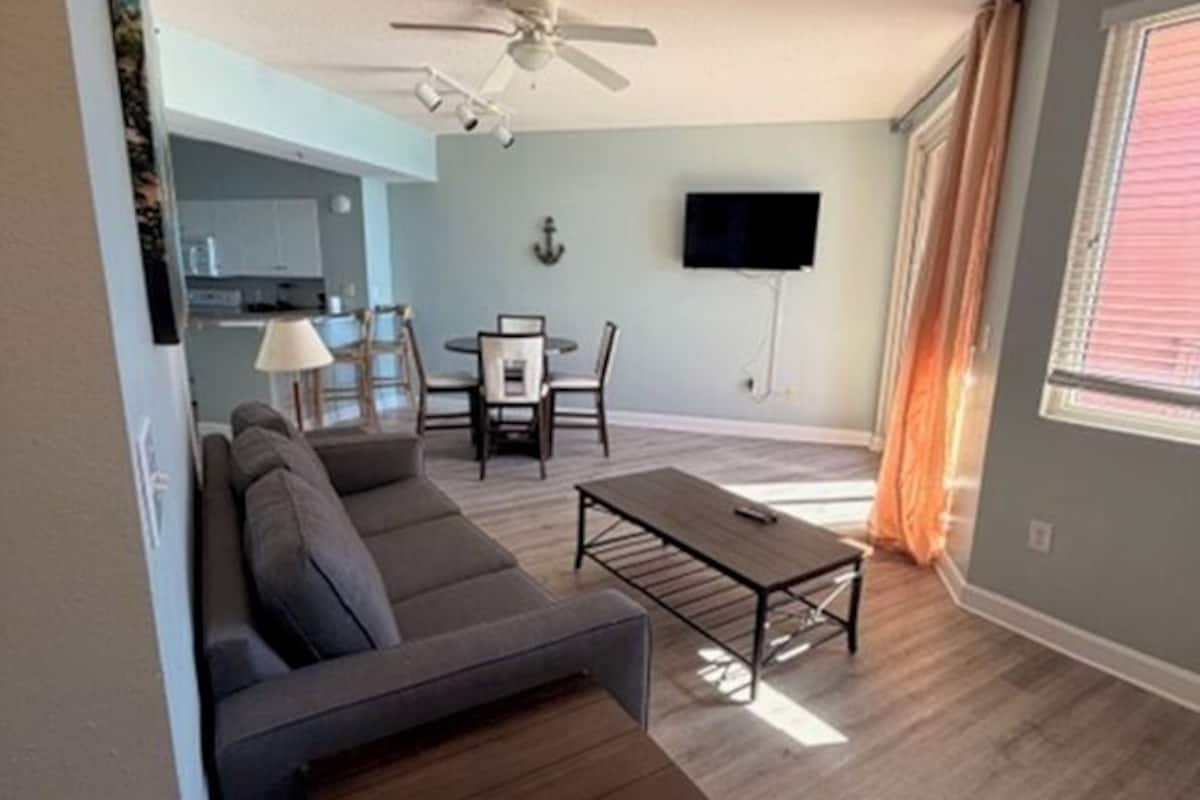 Standard Suite, 1 Bedroom, Oceanfront | Individually decorated, individually furnished, laptop workspace