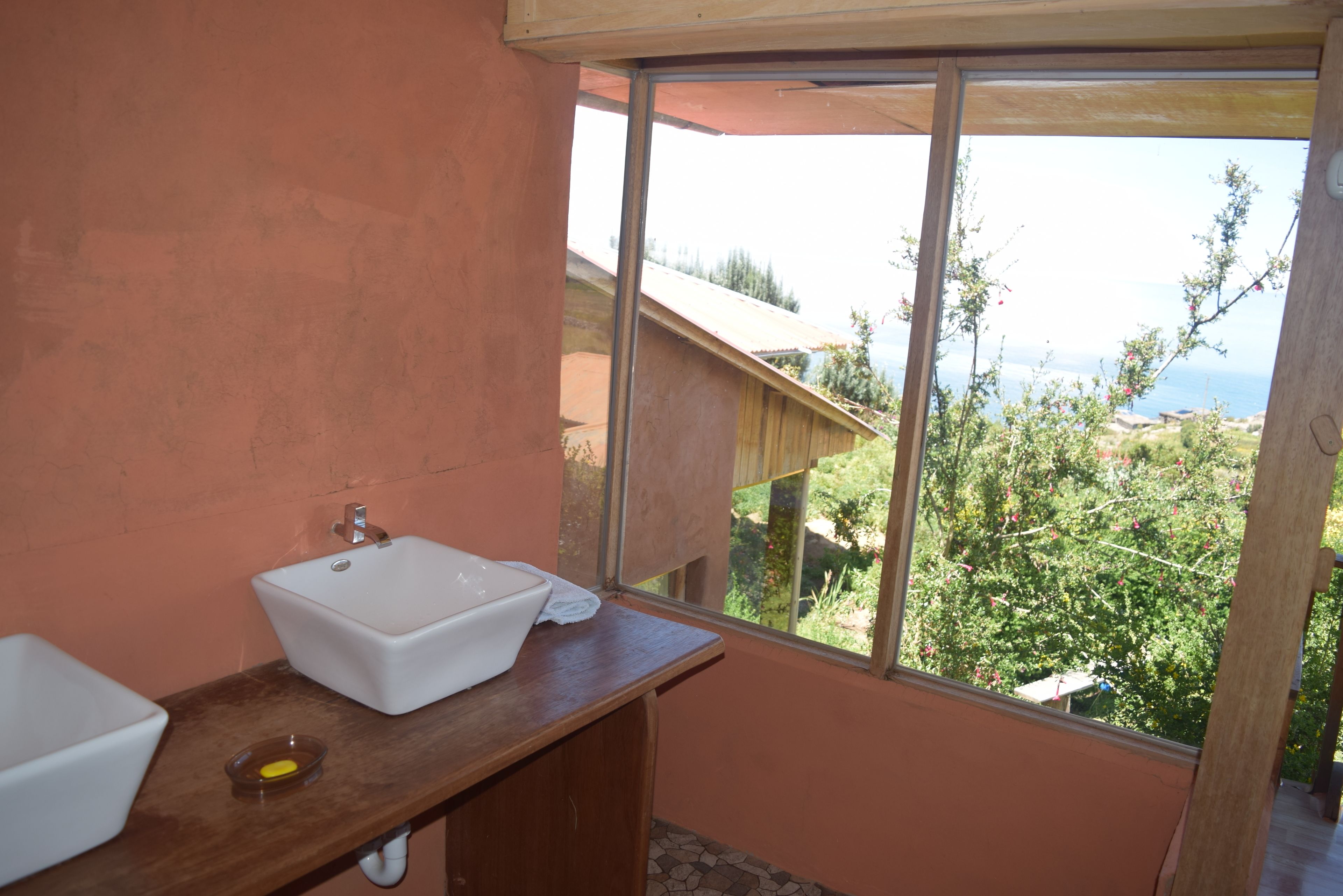 triple room | bathroom | towels