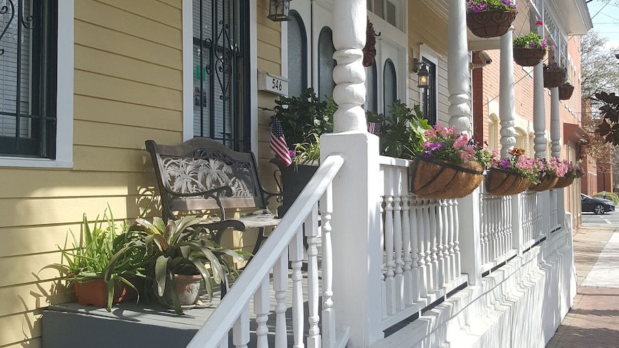 Green Palm Inn
