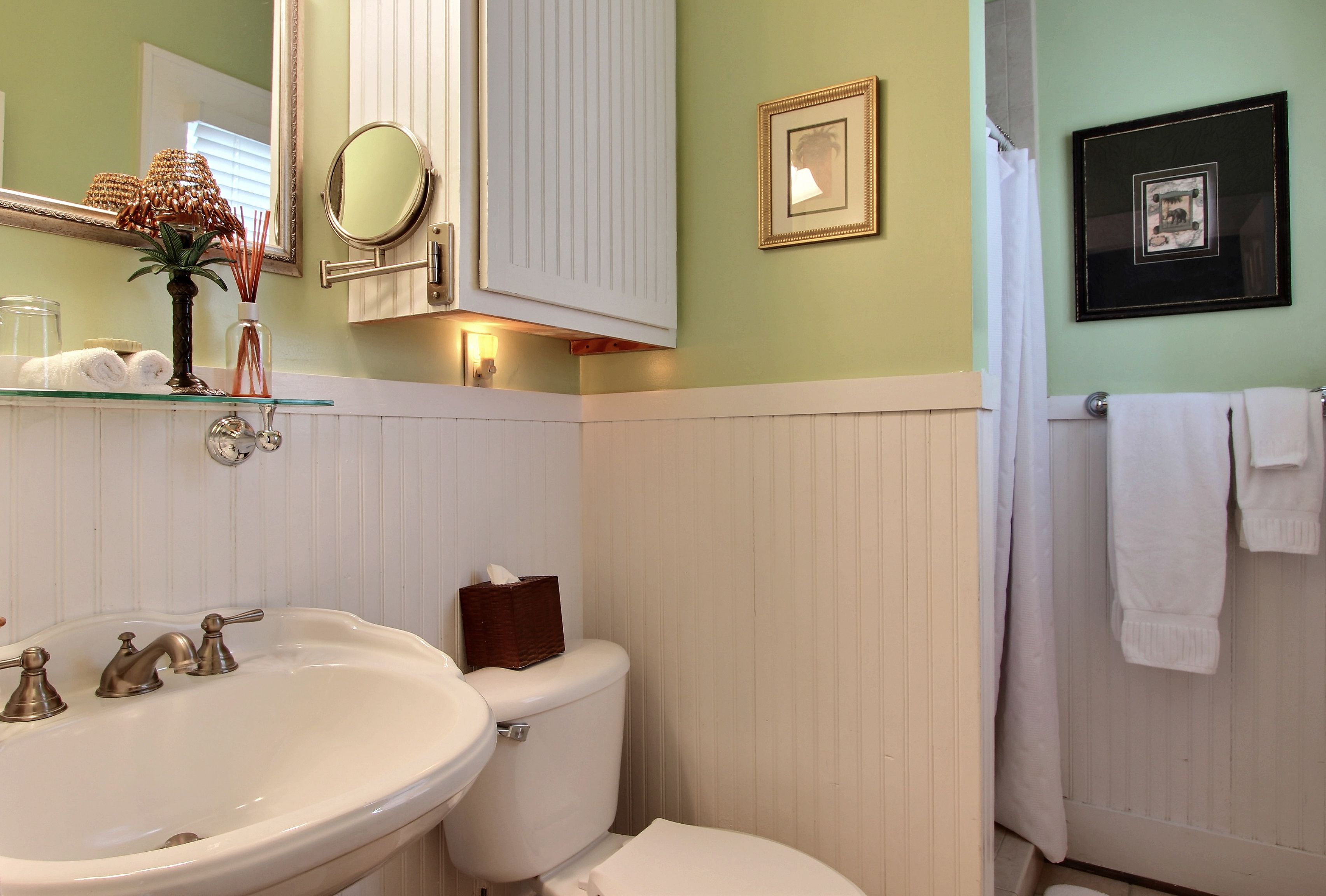 Photo - Green Palm Inn