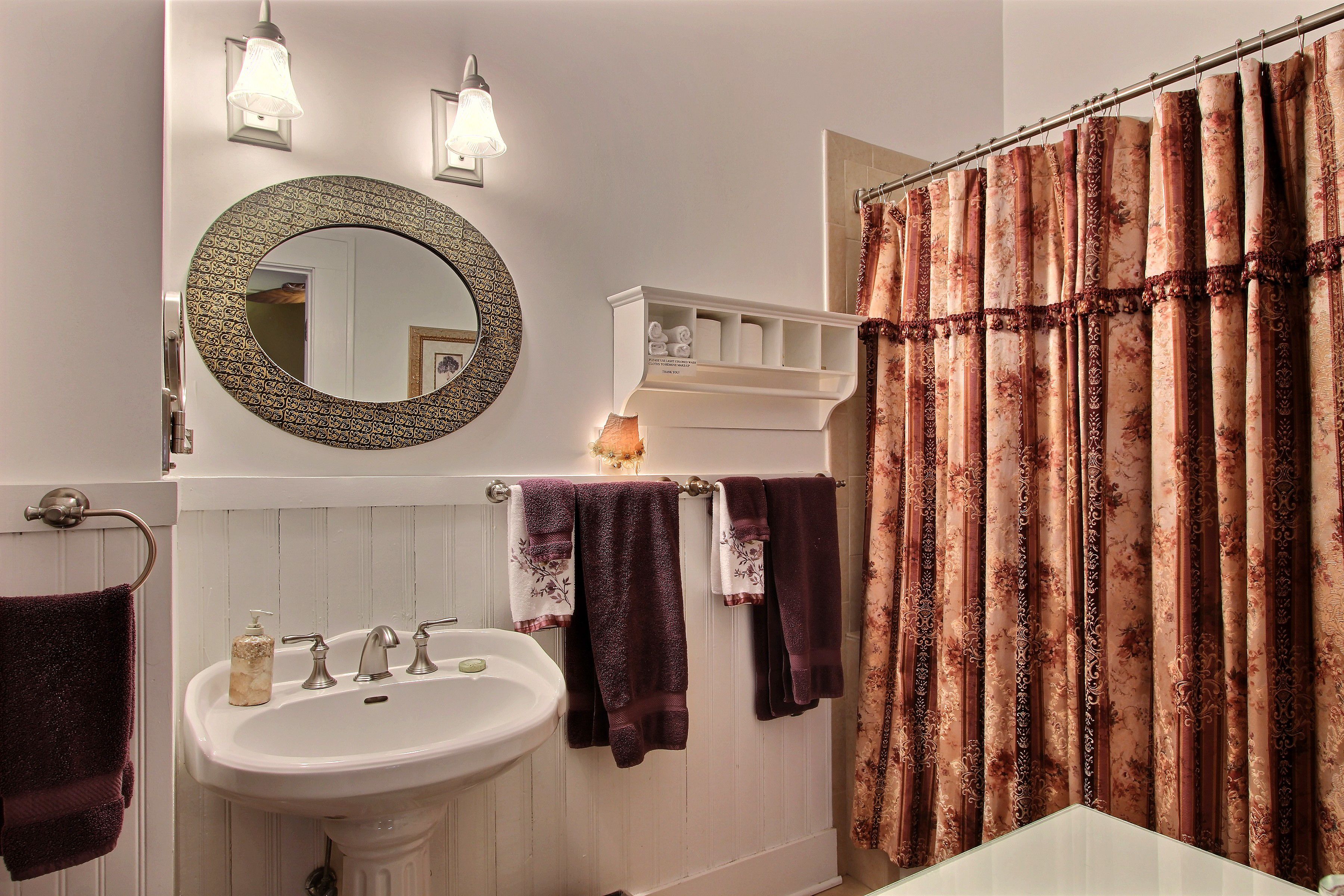 Photo - Green Palm Inn