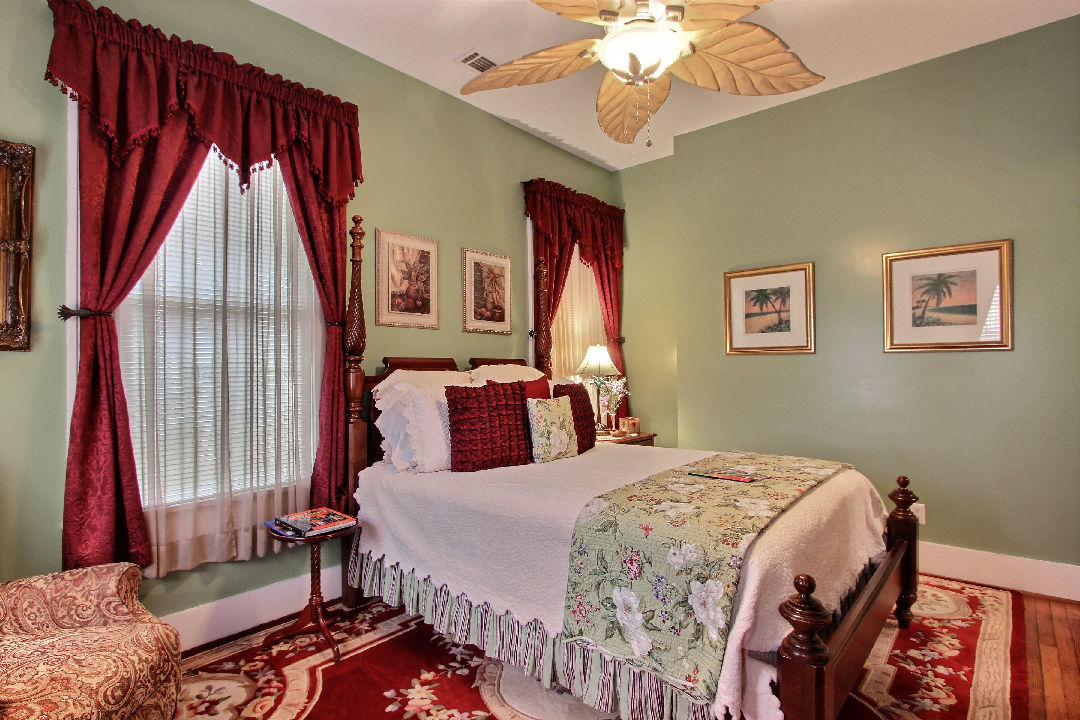 Photo - Green Palm Inn