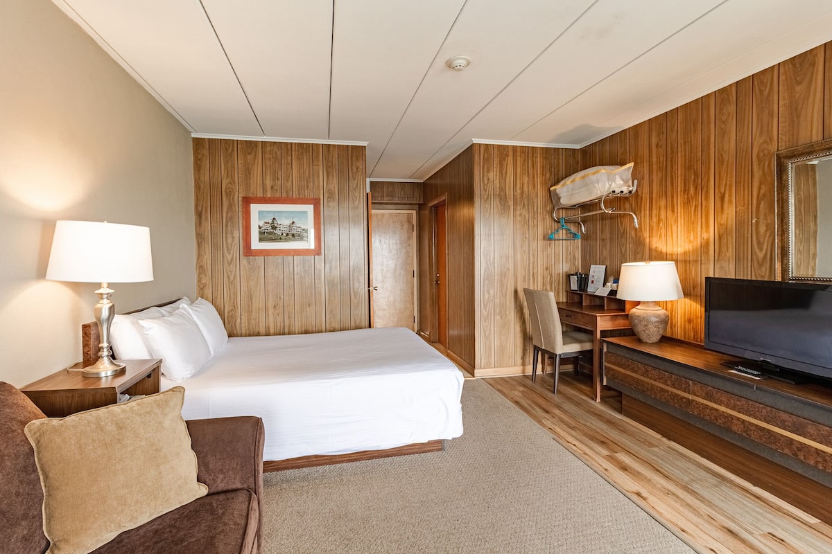 Motel Upper Balcony | 摺床/加床 (收費)、免費 Wi-Fi、床單