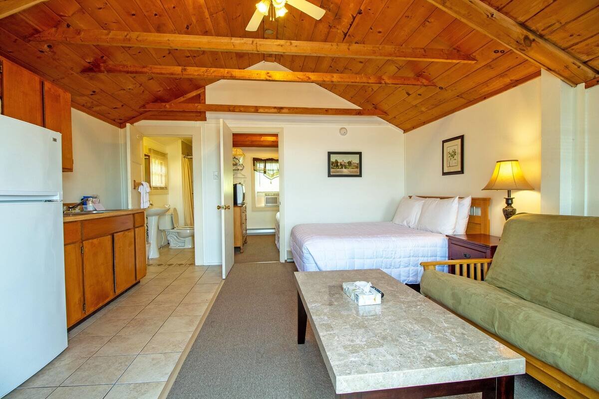 Large Two Room Cottage with Shared Balcony | 摺床/加床 (收費)、免費 Wi-Fi、床單