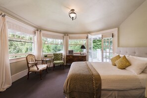 Deluxe Room, 1 Queen Bed, Balcony, Garden View | Hypo-allergenic bedding, down comforters, individually decorated
