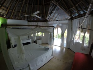 Cabin, quang cảnh biển | Minibar, két bảo mật tại phòng, bộ trải giường