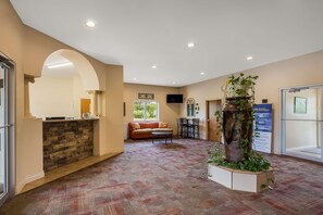 Lobby - SureStay Hotel by Best Western Whittington Rend Lake (Whittington)