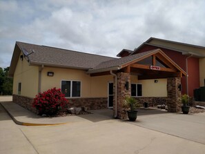 Exterior - SureStay Hotel by Best Western Whittington Rend Lake (Whittington)