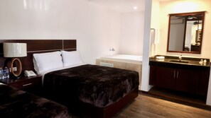 行政双人房, 2 张大床, 热水浴缸 | 熨斗/熨板、免费 WiFi、床单