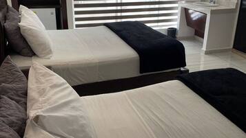 标准双人房 | 熨斗/熨板、免费 WiFi、床单