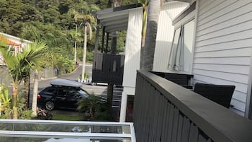 1 Bedroom Holiday Apartment 2 Storey | Garden view