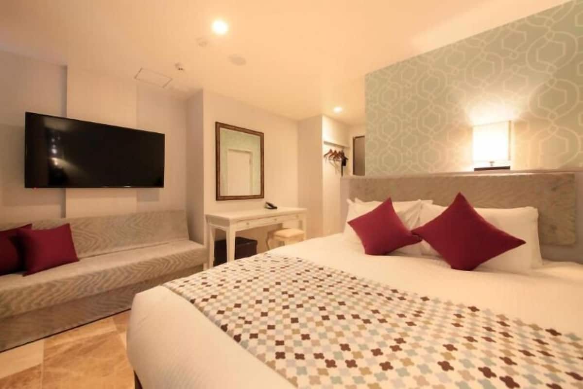 客房, 非吸煙房, 不設清潔服務 (1Queen, Annex, Extrabed for 3rd Adult) | 高級寢具、羽絨被、書桌、熨斗/熨衫板