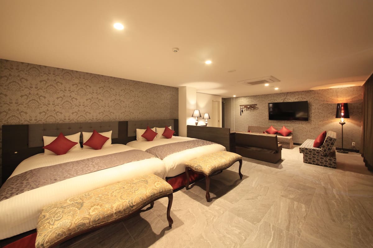 豪華套房, 非吸煙房 (2King, Annex, Extra Bed for 5th Adult) | 高級寢具、羽絨被、書桌、熨斗/熨衫板