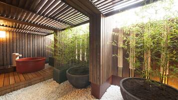 Habitación Premium, para no fumadores (OpenAir Bath, Extra Bed for 3rd Adult) | Baño | Amenidades de baño gratuitas, secadora de cabello, pantuflas