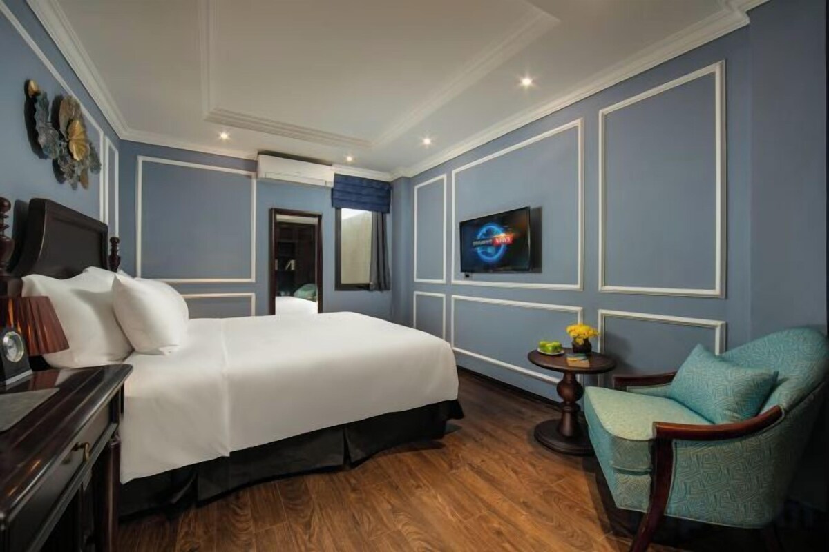 Minibar, in-room safe, desk, soundproofing