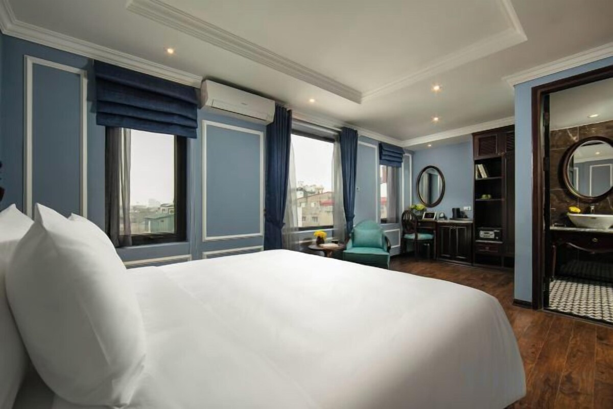 Minibar, in-room safe, desk, soundproofing