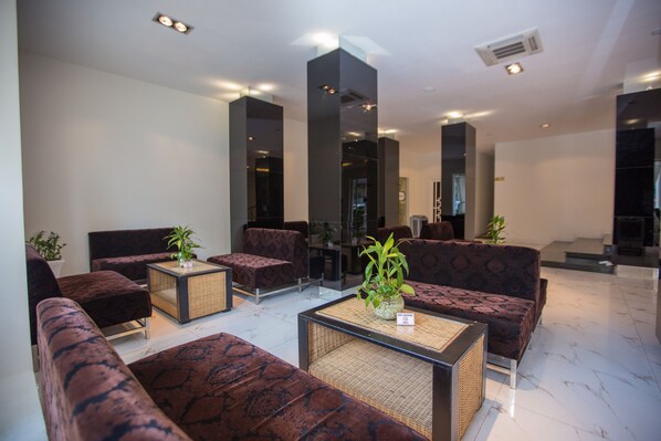 Lobby sitting area - Asia Tune Hotel (Phnom Penh)