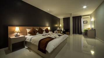 Deluxe Double Room | Down comforters, pillowtop beds, free minibar items, in-room safe