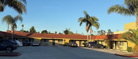 Vista frontal de la propiedad