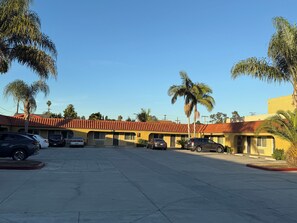 Front of property - Rocky Inn Motel (Long Beach)