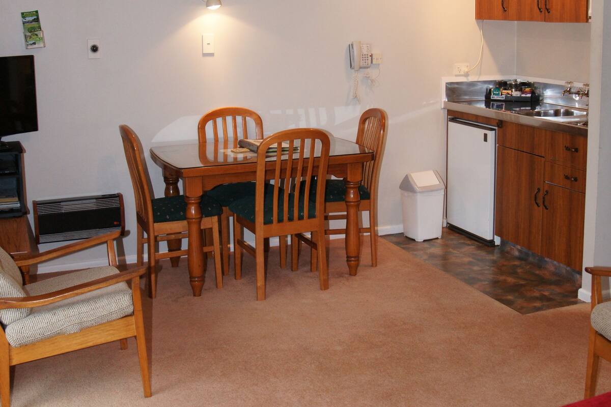 One Bedroom Units | Laptop workspace, blackout drapes, iron/ironing board, WiFi (free)
