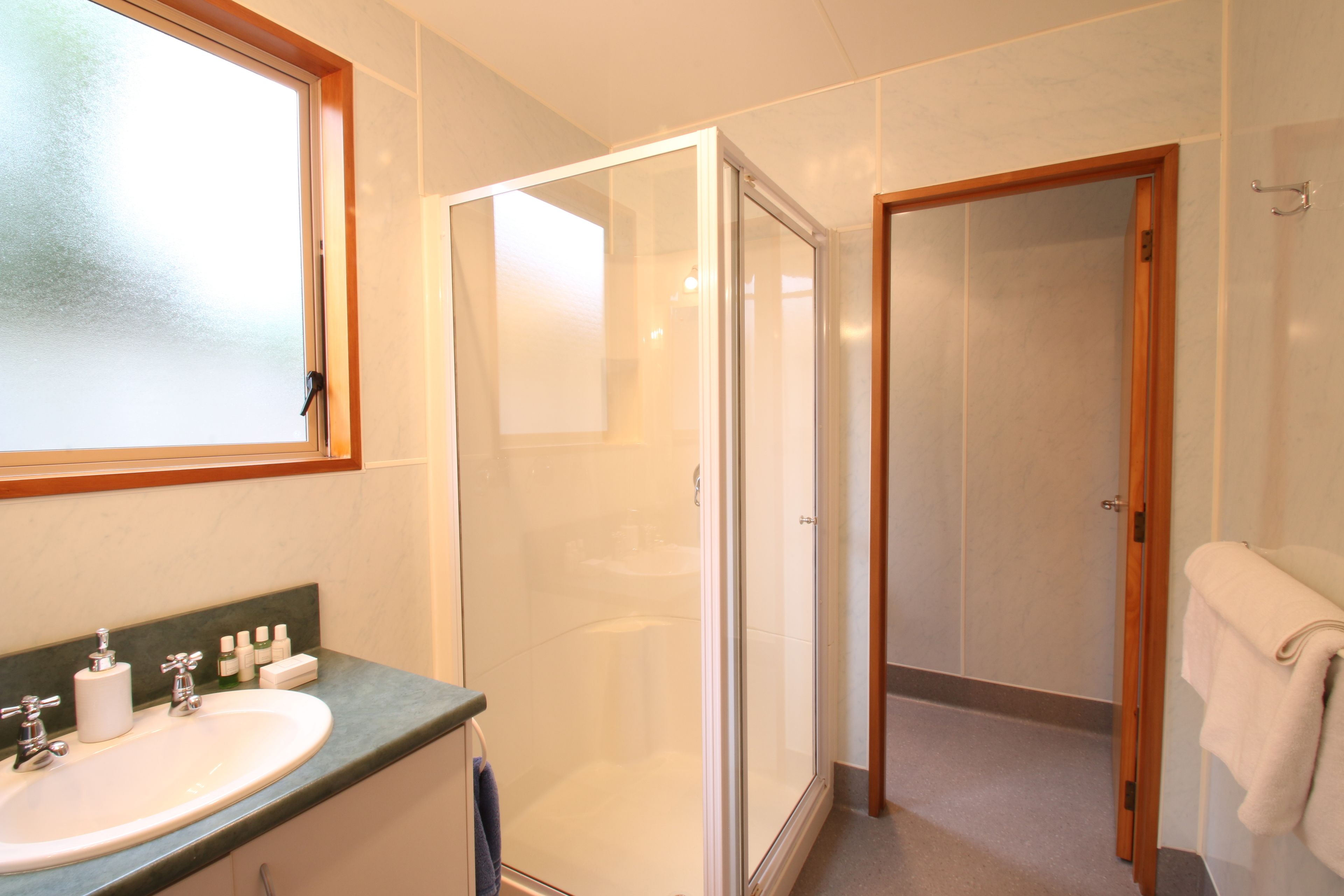 Photo - Amross Motel