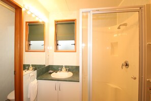 Apartment, 2 Schlafzimmer | Badezimmer | Kostenlose Toilettenartikel, Haartrockner, Handtücher