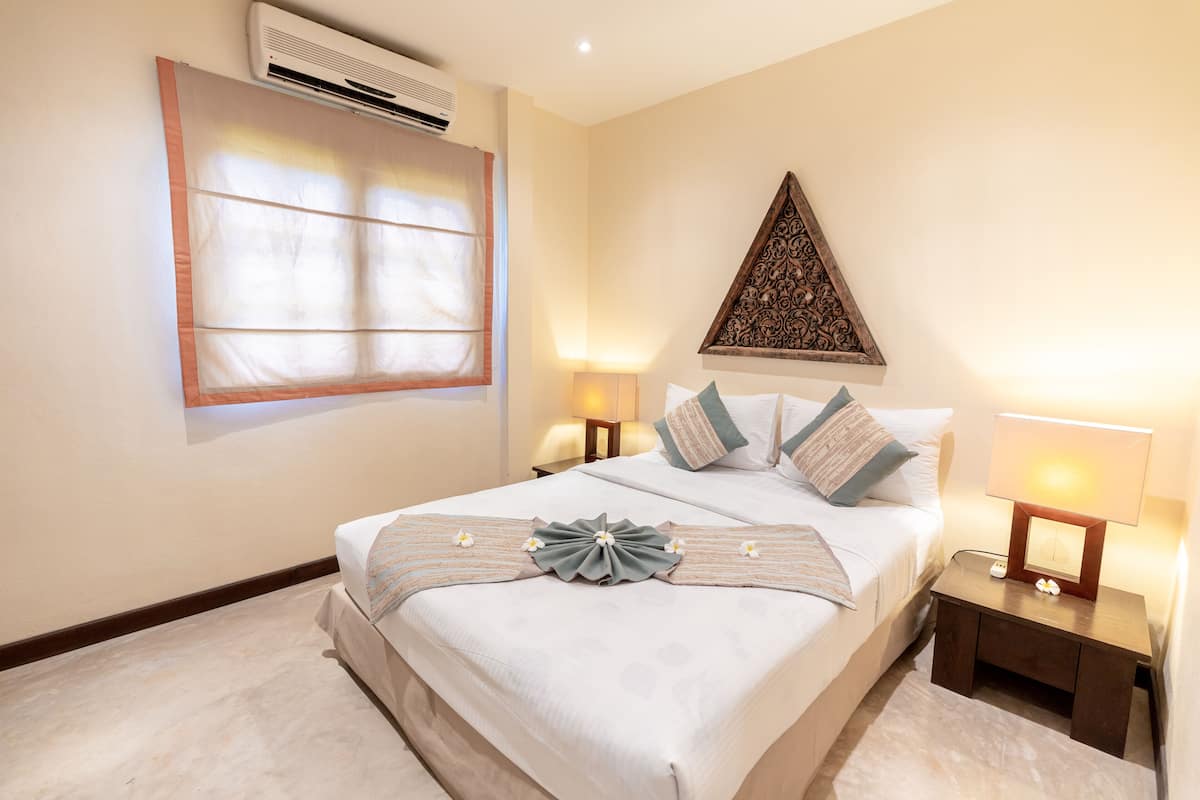 Deluxe Villa | Peti besi dalam bilik, meja, ruang kerja komputer riba