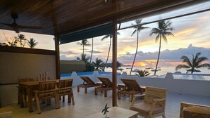Premium 2 Bedroom with roof deck and Seaview | Terraço/pátio