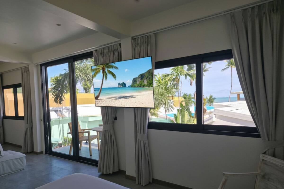 Sea View Studio With Full Kitchen | Sábanas de algodón egipcio y ropa de cama de alta calidad 