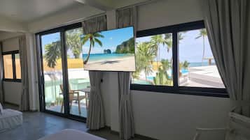 Sea View Studio With Full Kitchen | Sábanas de algodón egipcio y ropa de cama de alta calidad