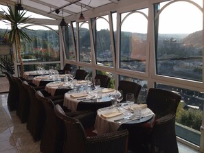 Lunch, dinner served; Belgian cuisine, alfresco dining  - Hotel Cosy (Bouillon)