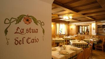 Breakfast, lunch, dinner served; Italian cuisine