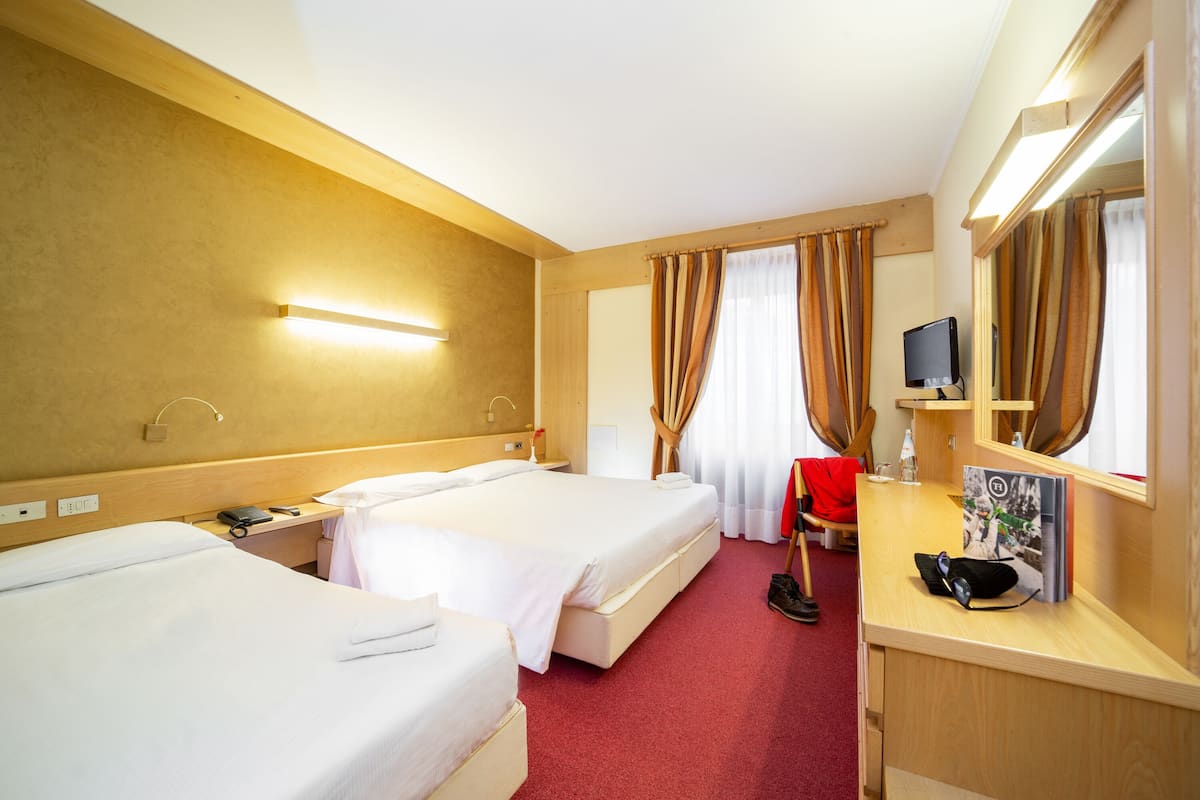 classic triple room | minibar, in-room safe, desk, blackout curtains