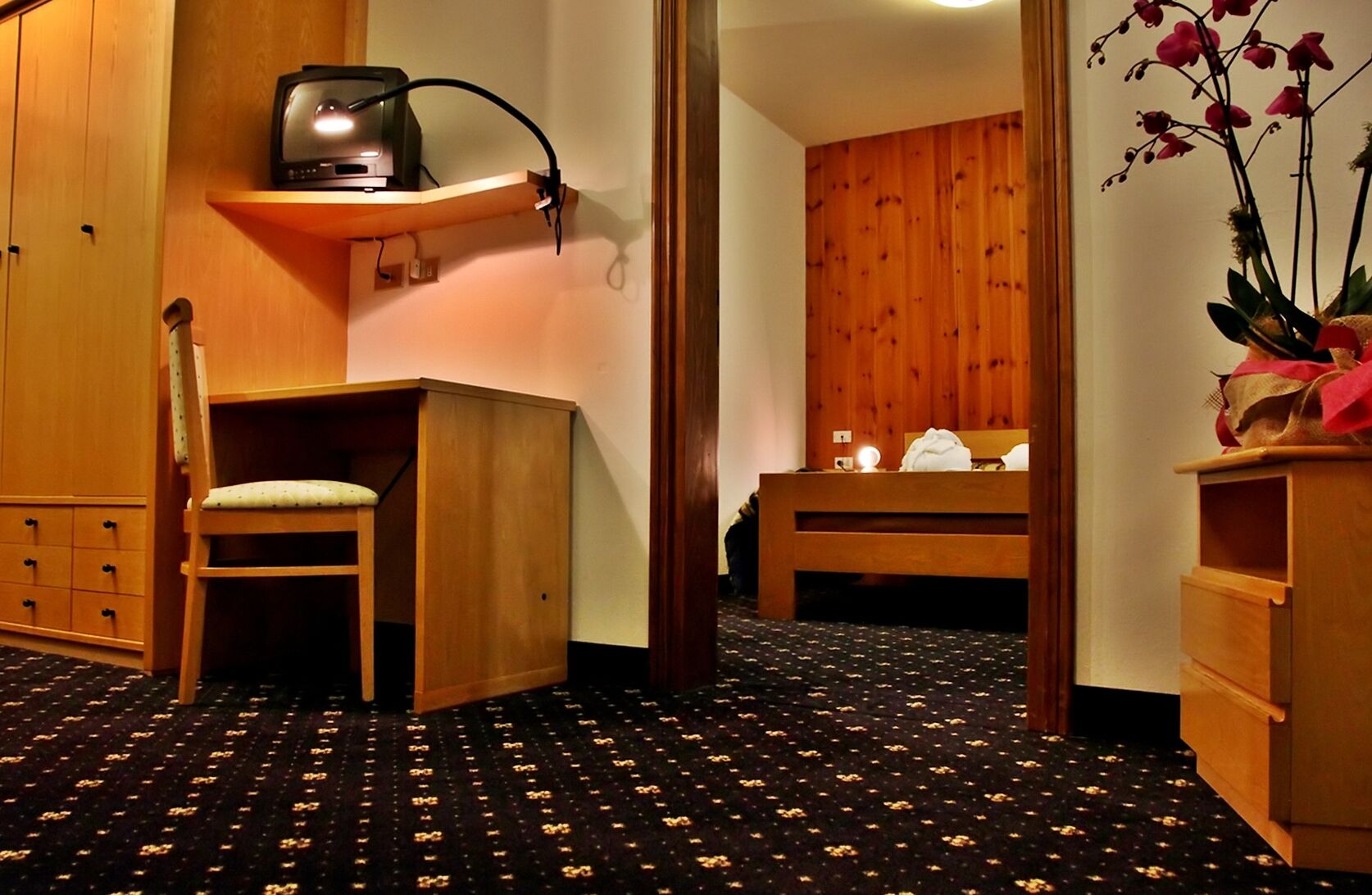 classic quadruple room | minibar, in-room safe, desk, blackout curtains