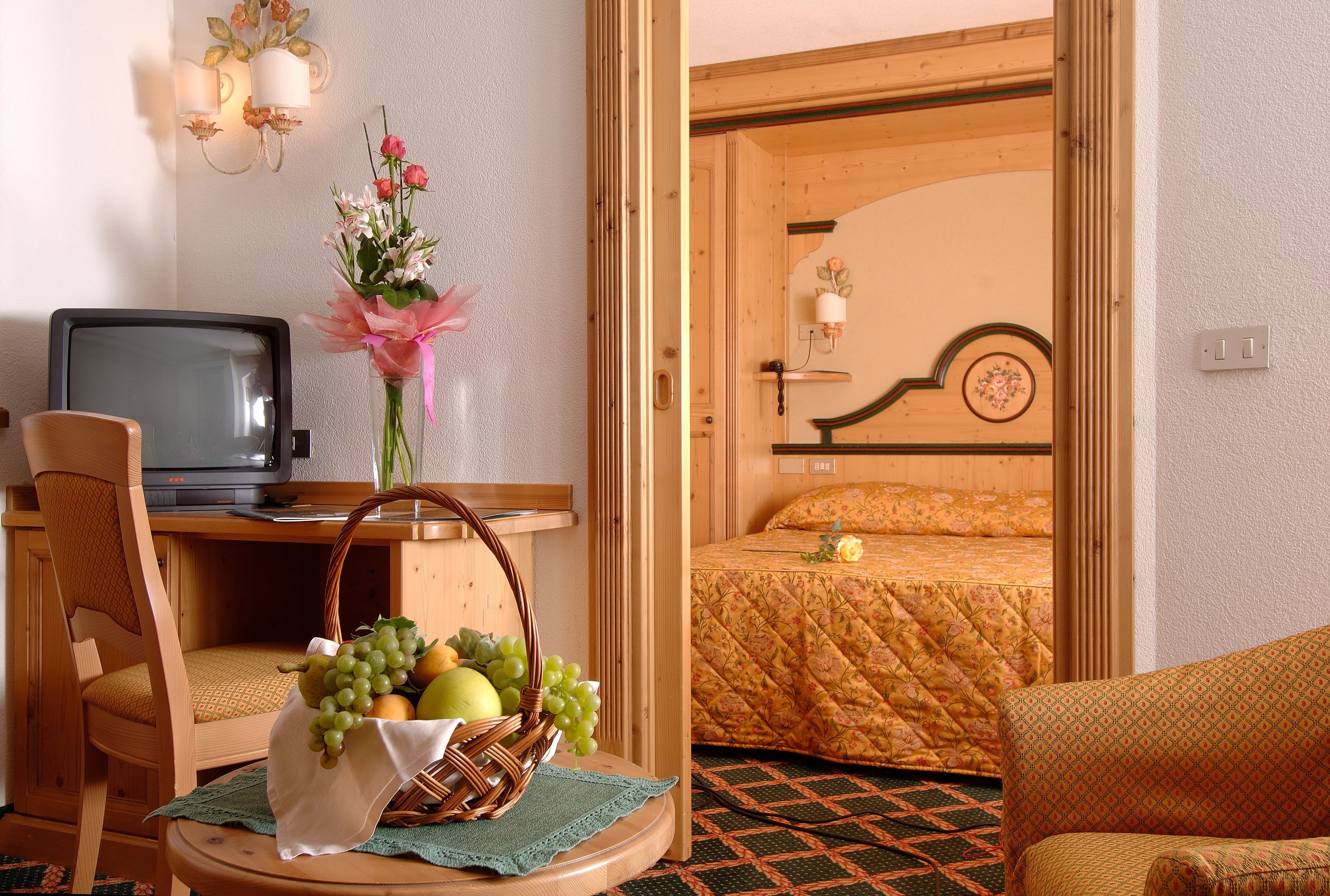 classic quadruple room | minibar, in-room safe, desk, blackout curtains