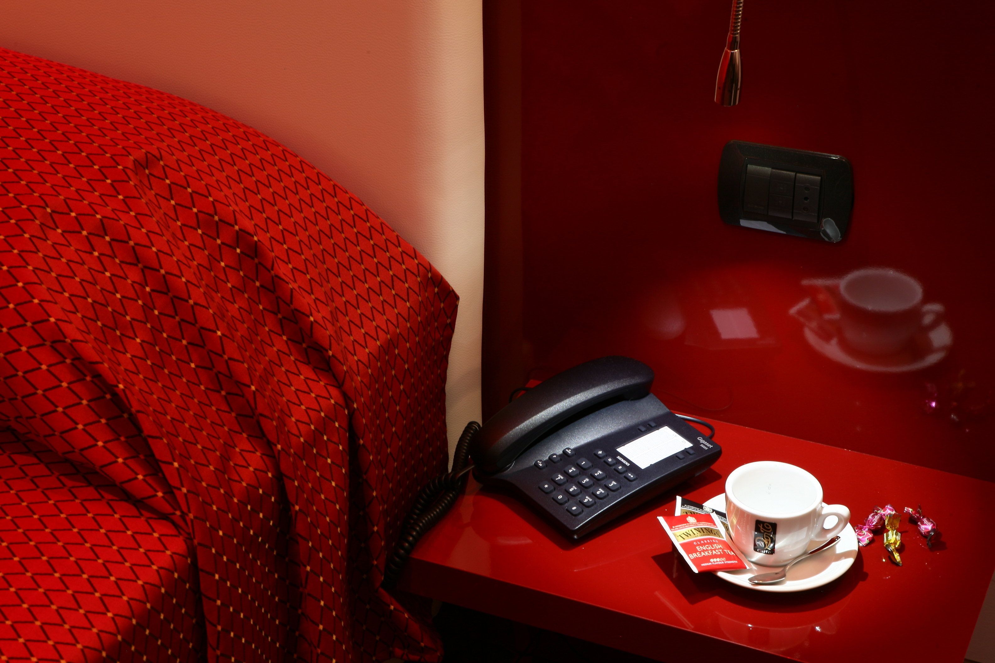 double room, 1 king bed | in-room dining