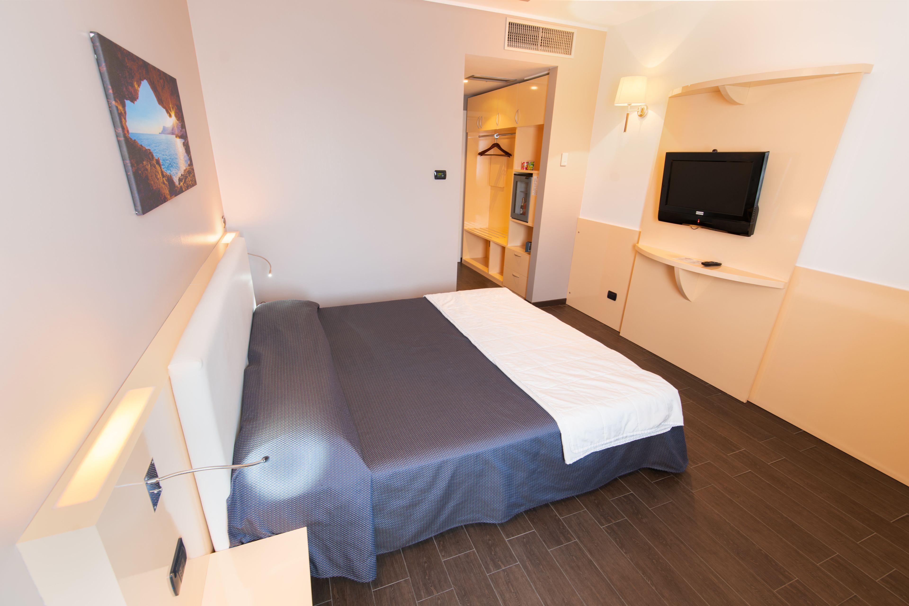 double room single use | 1 bedroom, premium bedding, minibar, in-room safe
