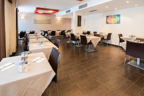 Frokostbuffé hver dag (EUR 8 per person)