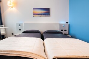 Twin Room, 2 Twin Beds | Premium bedding, minibar, in-room safe, desk - Hotel Mediterraneo (Villa Cortese)