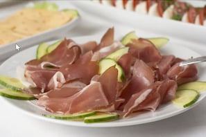 Daily buffet breakfast for a fee - Hotel NearBy (Laatzen)