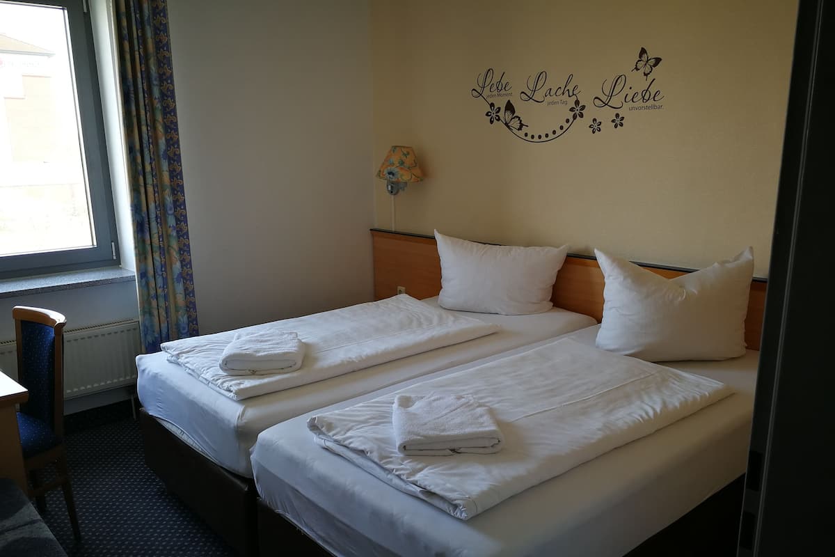 Apartment, 2 Bedrooms | Hypo-allergenic bedding available, down comforters, pillowtop beds