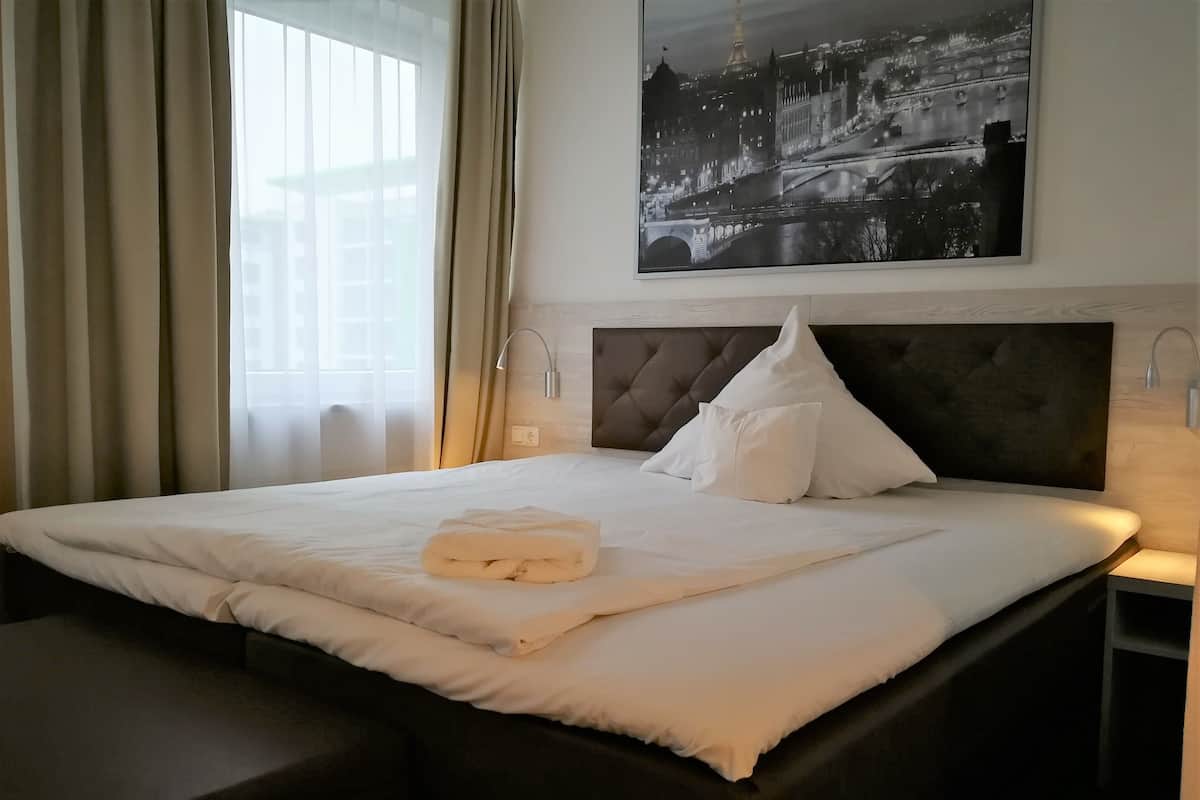Classic Single Room | Hypo-allergenic bedding available, down comforters, pillowtop beds