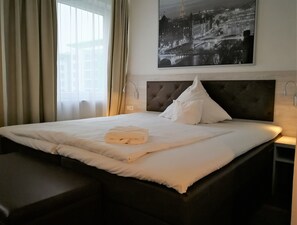 Classic Single Room | Hypo-allergenic bedding, down comforters, pillowtop beds, in-room safe - Hotel NearBy (Laatzen)