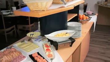 Tägliches Frühstücksbuffet gegen Gebühr